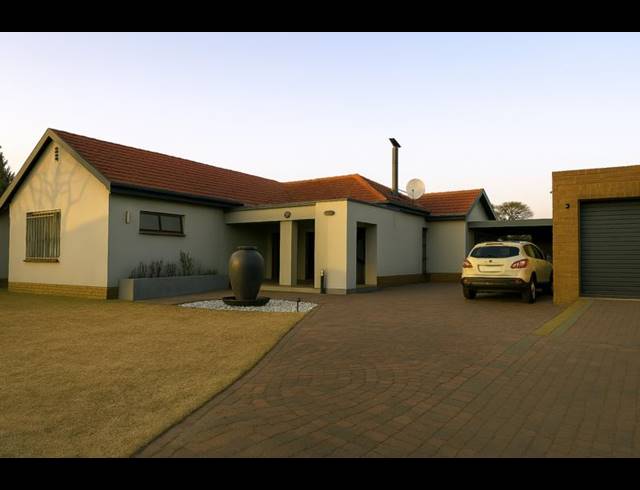 3 BEDROOM HOUSE FOR SALE IN CINDERELLA